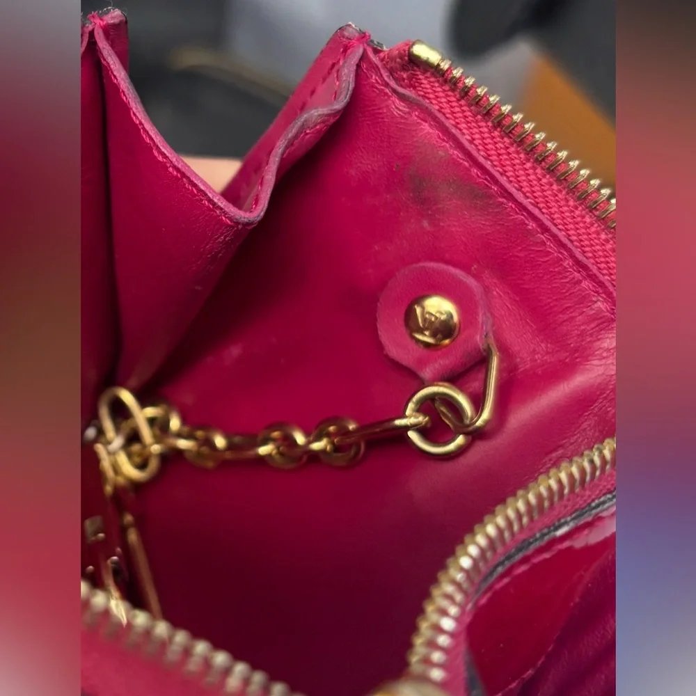 {SOLD}Louis Vuitton Pochette Clés Key in Red Monogram Vernis Patent Leather - Picture 10 of 15